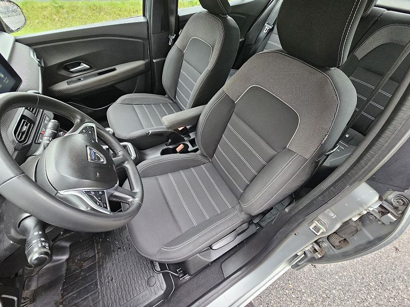 Dacia Logan (2022) 1.0i - fotka 9 z 18