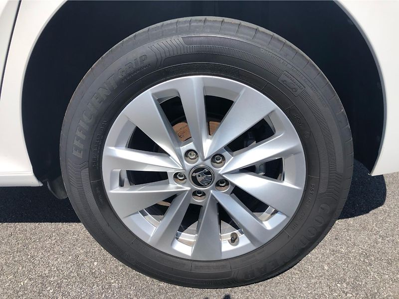 Škoda Kamiq 1.0 TSi AMBITION - fotka 14 z 28