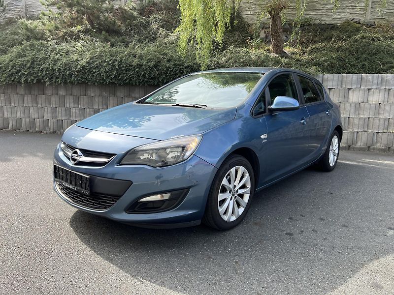Opel Astra 1.4T 103 kW 1.MAJ SERVISKA - fotka 2 z 13