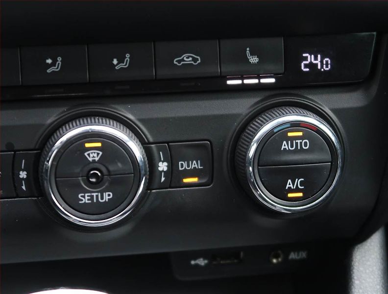 Škoda Octavia (2014) Elegance 1.8 TSI, 4X4 - fotka 17 z 18