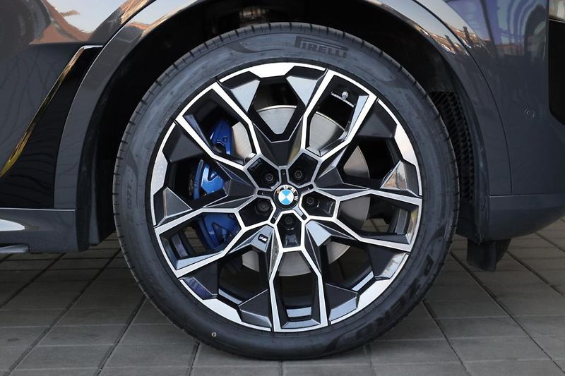 BMW X7 xDrive40d - fotka 8 z 21