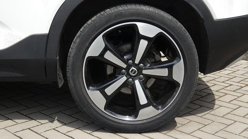 Volvo XC40 D3 Drive-E AWD Momentum - fotka 21 z 22