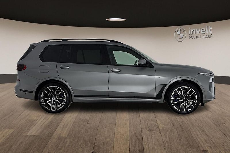 BMW X7 xDrive40d - fotka 2 z 30