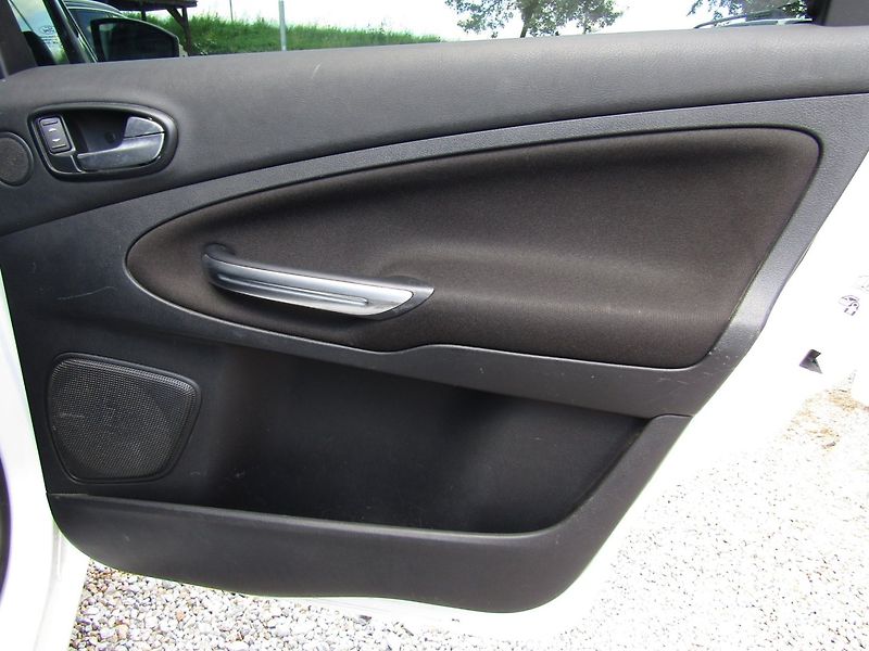 Ford Galaxy (2013) 1.6 TDCi  ZIMNÍ + LETNÍ PNEU - fotka 23 z 34