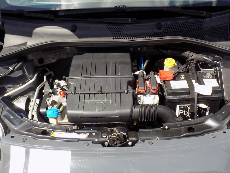 Fiat 500 1,2I 51 KW LOUNGE PANORAMA - fotka 31 z 38