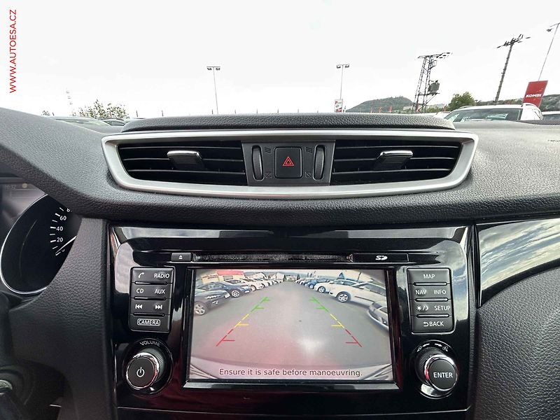 Nissan Qashqai (2014) 1.2 DiG-T, AC, park. kamera - fotka 18 z 20