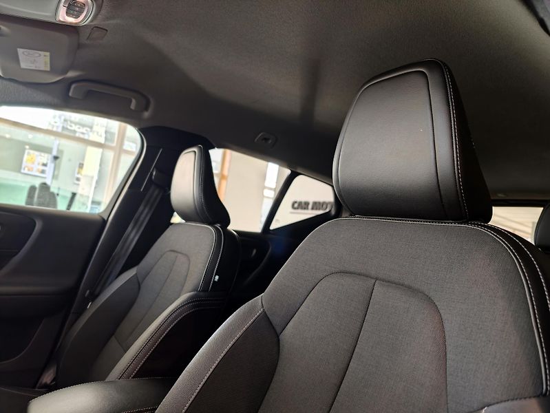 Volvo XC40  D3 AWD Momentum+Winter Pack - fotka 9 z 23
