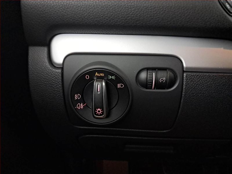 Volkswagen Golf (2011) Highline 1.2 TSI, Serv.kniha - fotka 16 z 17