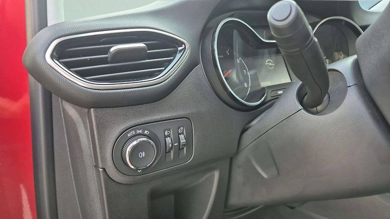 Opel Crossland Elegance F 12 XHL (81kW / 110H - fotka 23 z 49