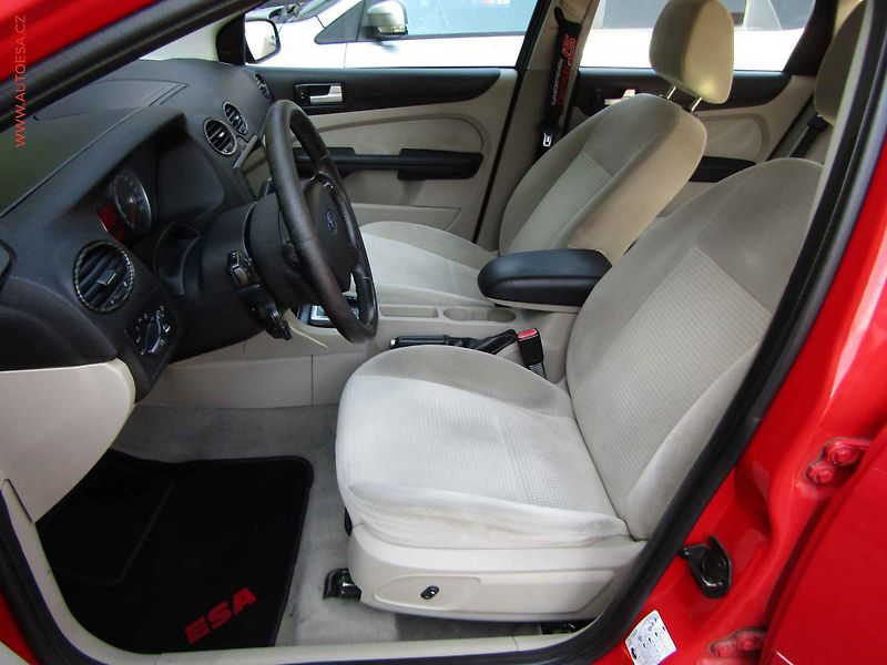 Ford Focus (2007) 1.6i, AC, výhřev sed - fotka 9 z 20
