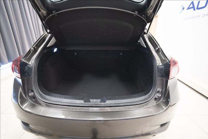 Mazda 3 2,0 SKYACTIV NAVI TAŽNÉ ČR - fotka 36 z 38
