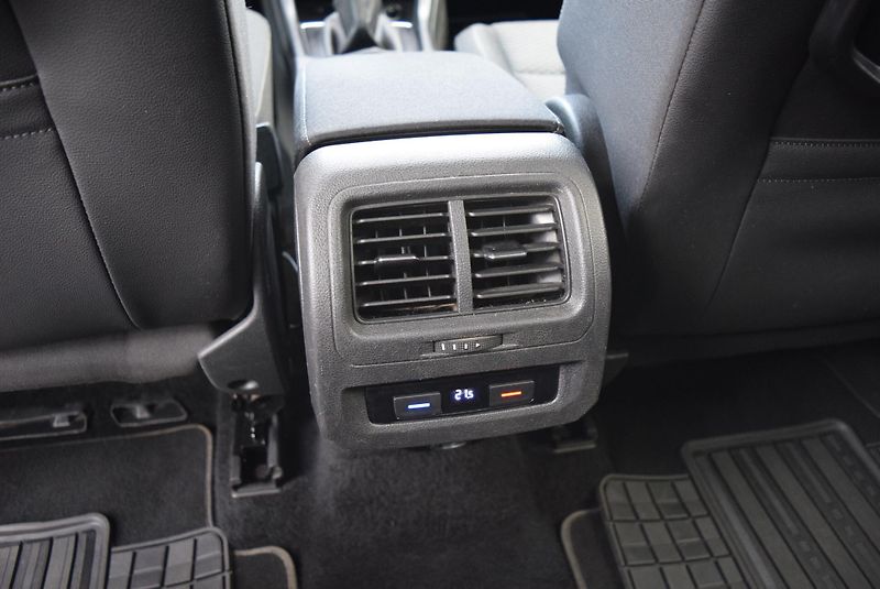 Volkswagen Touran (2016) 1.4TSI 110kw CLBMT 7MÍST TAŽN - fotka 18 z 50