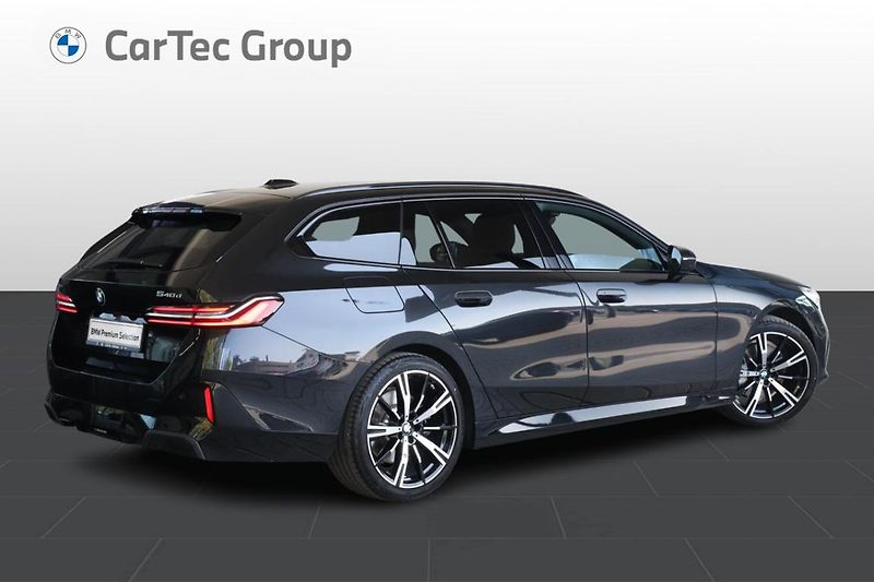 BMW Řada 5 540d xDrive Touring - fotka 3 z 29