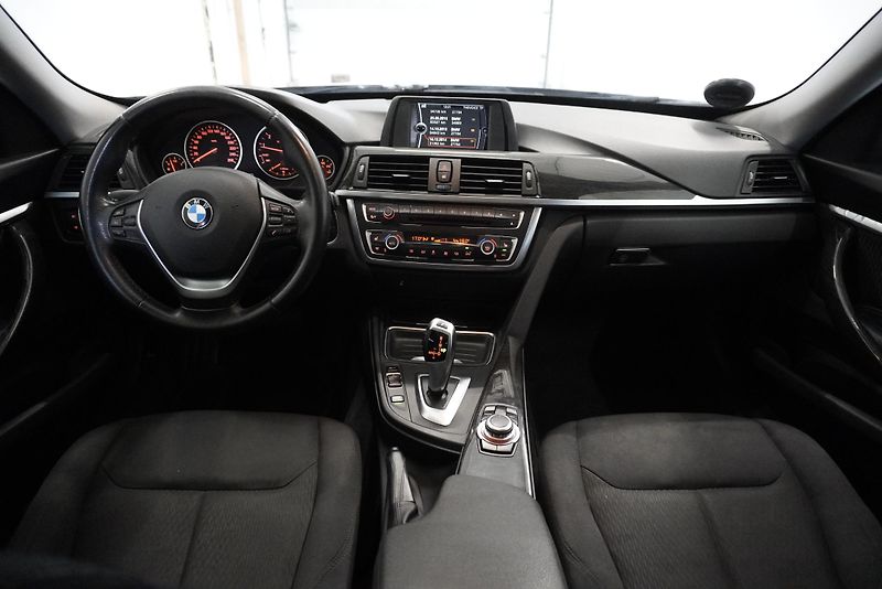 BMW Řada 3 320i LUXURY LINE AUTOMAT - fotka 28 z 35