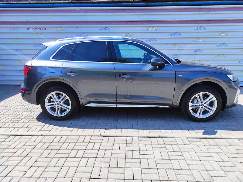 Audi Q5 2,0TDi 40 150kW,4x4,S-Line, ČR - fotka 2 z 63