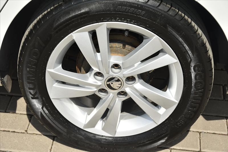 Škoda Fabia 1.0 TSI 1.MAJITEL DPH ČR - fotka 9 z 23
