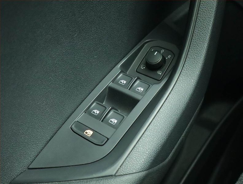 Škoda Karoq (2023) 1.5 TSI - fotka 16 z 23