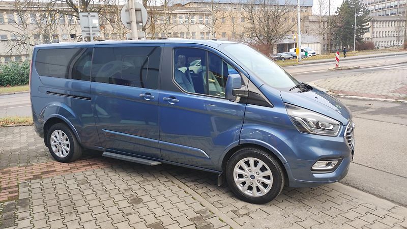 Ford Tourneo Custom (2019) 2,0 TDCi 136kW Aut. 8-Míst - fotka 4 z 26