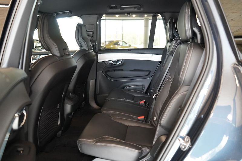 Volvo XC90 B5 PLUS Black Edition, 360° - fotka 42 z 48
