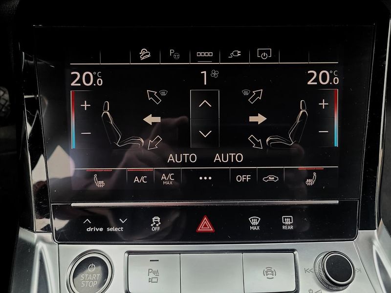 Audi e-tron 0,0 55,95KWH,4x4,SOH 91,6%,taž - fotka 32 z 50