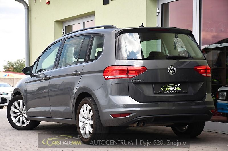 Volkswagen Touran 2.0TDi DSG TAŽNÉ 2xKOLA  - fotka 4 z 52