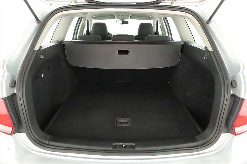 Volkswagen Golf (2012) 2.0 TDI, Automat, po STK - fotka 16 z 17