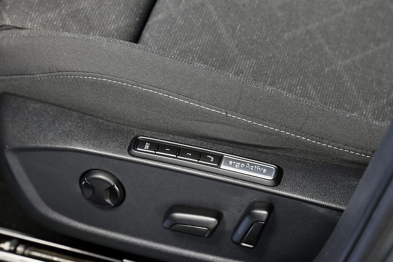 Volkswagen Golf Variant (2023) 2.0TDI DSG Display LED  - fotka 12 z 23