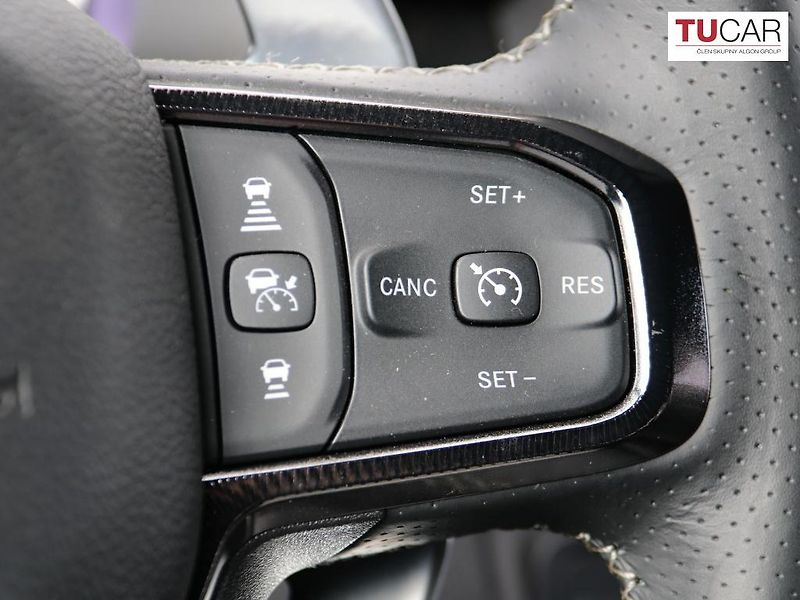 RAM 1500 (2024) Laramie 5.7 V8 HEMI E-Torque - fotka 15 z 38