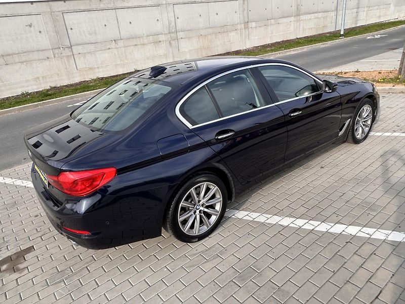 BMW Řada 5 520D XDRIVE, 1. majitel - fotka 30 z 33