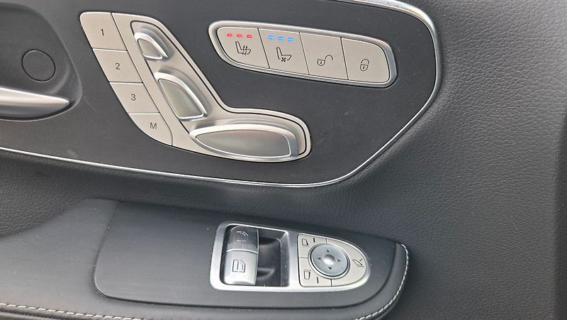 Mercedes-Benz Třídy V 300d/L EXCLUSIVE 4MATIC - fotka 15 z 27