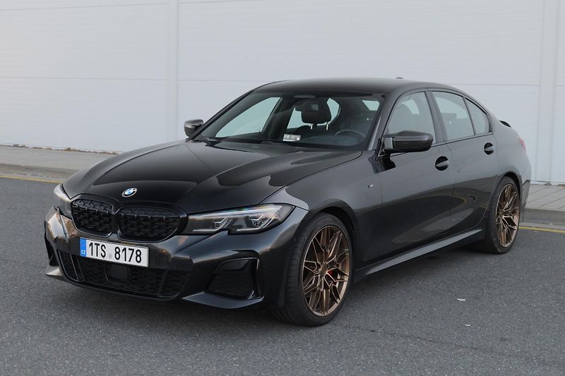 BMW Řada 3 (2021) - fotka 1 z 18
