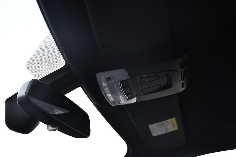 BMW Řada 3 330d xDrive MPaket SERV.KNÍŽKA - fotka 42 z 50