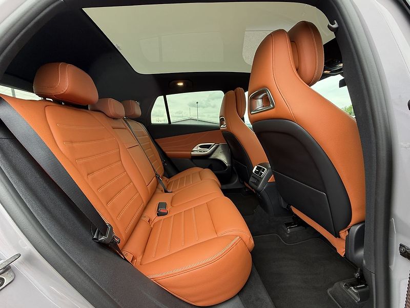Mercedes-Benz GLC 400 4MATIC EQ - fotka 11 z 36