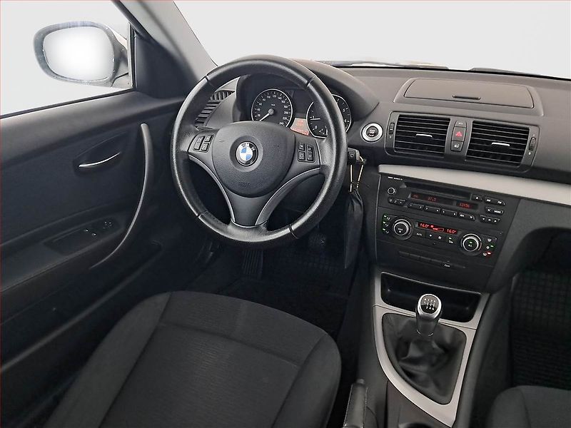 BMW Řada 1 (2011) 116i - fotka 7 z 17