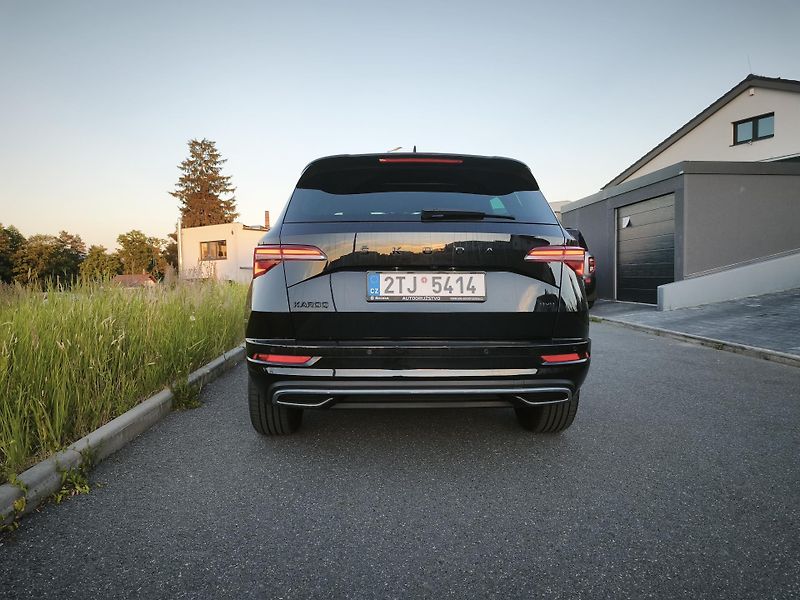 Škoda Karoq (2023) S-line 2.0 TSI 140 kW 4x4 DSG - fotka 4 z 27