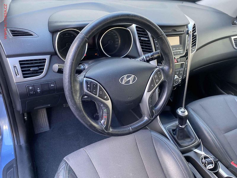 Hyundai i30 (2012) 1.6GDi, ČR, servis.kniha - fotka 12 z 16