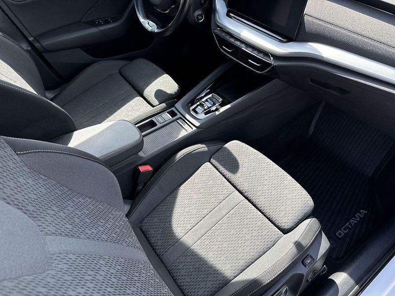 Škoda Octavia (2022) Combi 2.0 TDI DSG Style - fotka 8 z 35