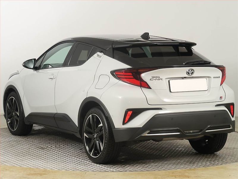 Toyota C-HR (2023) GR Sport 2.0 Hybrid - fotka 4 z 22