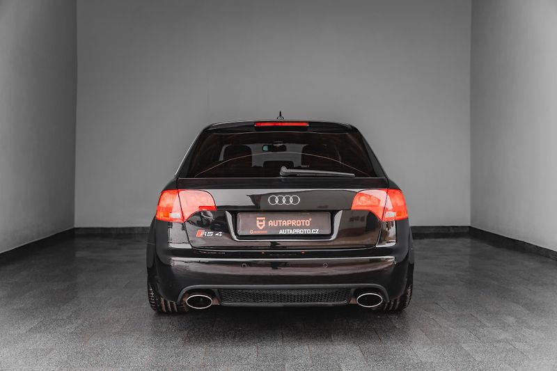 Audi RS 4 (2007) Avant*4.2 V8*Quattro*R19 - fotka 5 z 18