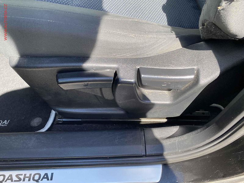Nissan Qashqai (2013) 1.6, Visia, +ALU - fotka 14 z 16