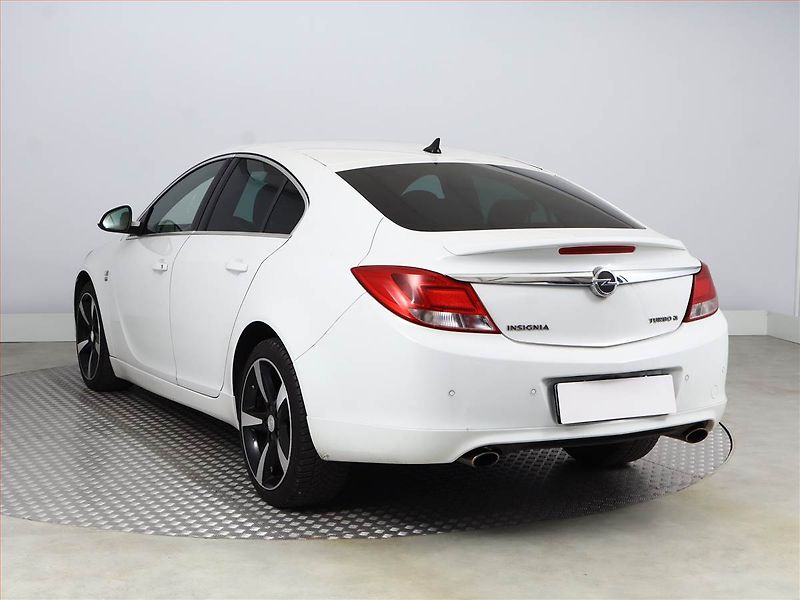 Opel Insignia (2011) OPC Line 2.0 Turbo, 4X4 - fotka 4 z 16