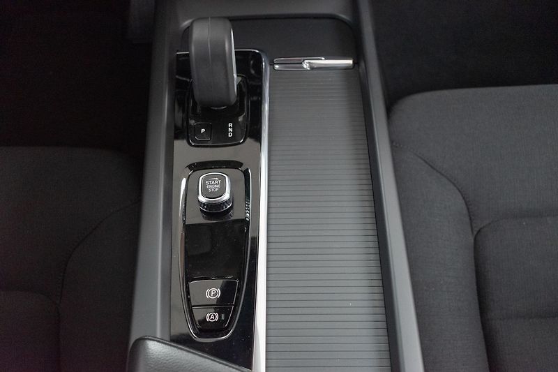 Volvo XC60 B4 AWD KESSY*MATRIX*VÝHŘEV* - fotka 20 z 32