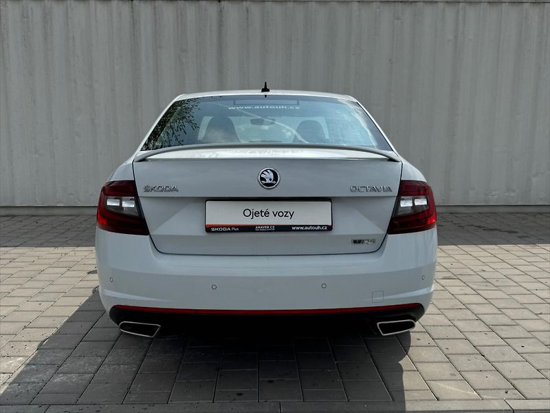 Škoda Octavia 2,0   RS 135kW - fotka 17 z 21