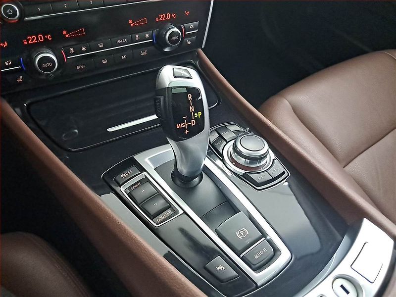 BMW Řada 5 (2014) 520d GT, Automat, Kůže, Navi - fotka 13 z 18