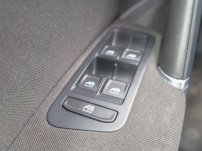 Volkswagen Golf (2019) 1.6TDI 85KW DSG – NAVI, ERGO - fotka 32 z 51