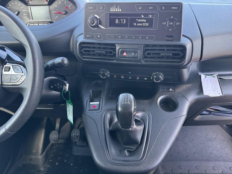 Peugeot Partner (2021) L1 1.5BHDI 75kW TAŽNÉ CZ DPH - fotka 10 z 11