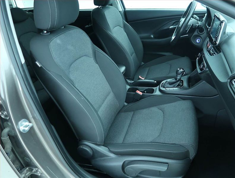 Hyundai i30 (2023) Smart 1.0 T-GDI - fotka 9 z 22