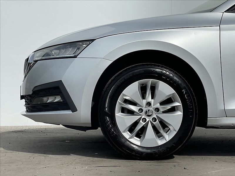 Škoda Octavia 2,0 TDI Combi Ambition Plus KE - fotka 20 z 23