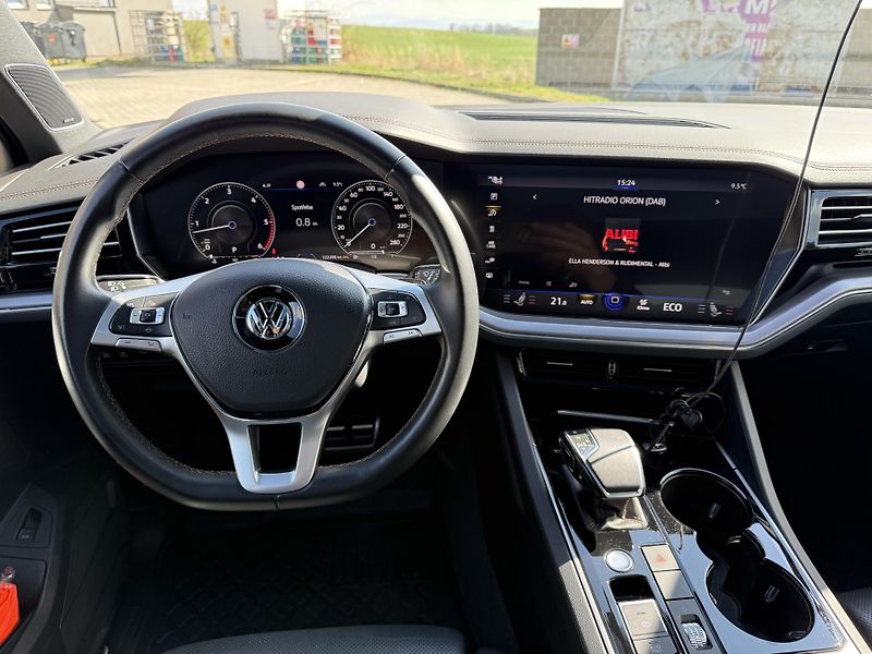 Volkswagen Touareg 3.0 TDI R-LINE   ONE MILLION - fotka 11 z 25
