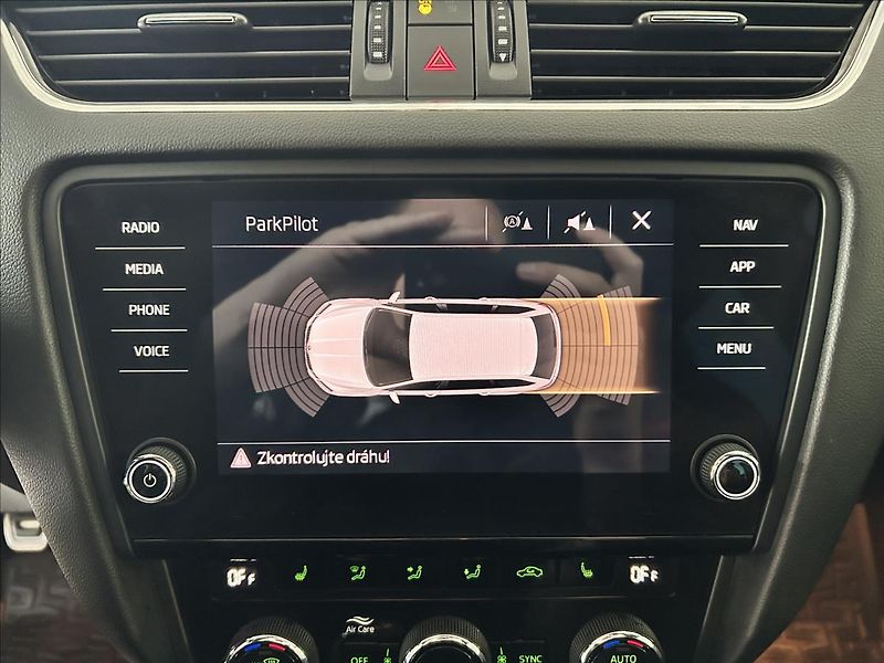 Škoda Octavia 2,0   TSI 180kW,RS,MANUÁL,SERV - fotka 18 z 34